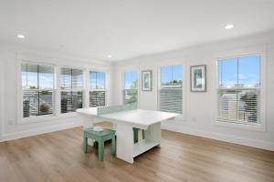 Spacious 8BR with Pool, Game Room - Golf Cart Incl