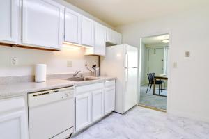 Metro-Accessible Spacious Apartment Near DC