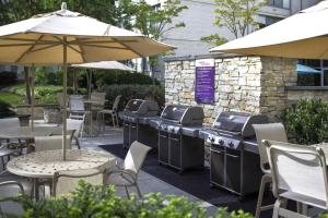 Metro-Accessible Spacious Apartment Near DC