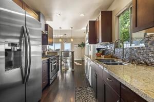 LA Chic Stunning Views & Sunsets