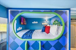 8 Bedrooms 5 Bathrooms Solara Resort 2330Sr