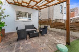 The Royal Stay at Queens Hill Sleeps 10