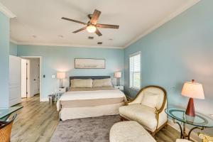 Walk to Beach! Getaway with Dock on St Joseph Bay