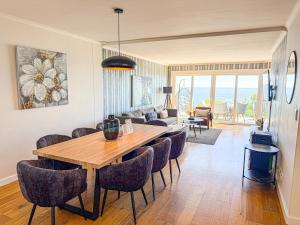 Ocean View Home, Pool, Steps to Camps Bay Beach