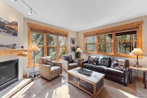 Trappers Crossing 8768 : 2