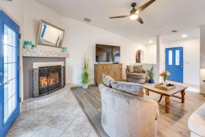 Pool, Spa and Mtn Views Lake Havasu City Home