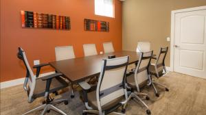 Holiday in LA- Koreatown Retreat with Free Parking, Pool and Sauna