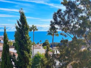 Luxurious T2 with Pool & Breathtaking Ocean Views by BeCherish