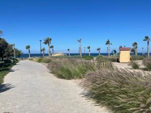 Elegant, Cozy Apt with Pools
