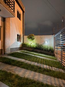 Apartamento Moderno con luz natural y balcón con vista Modern with natural light and balcony with a view