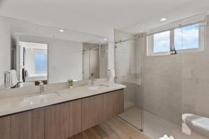 Oceanfront 3-BR Condo with Stunning Views