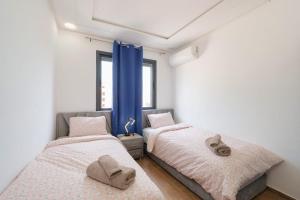 family pool apartment