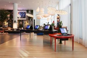 citizenM Los Angeles Downtown