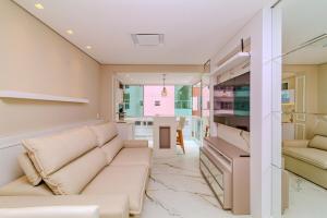 Apartamento Alto padrão em Balneário,3 suítes a 250m da praia, garagem e ar