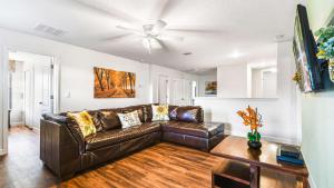 1467MS CG Family Relaxing Florida Escape with Pool and Game Room