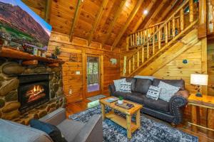 Honey Bear Getaway - Hot Tub Jacuzzi Sleeps 6