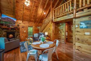 Honey Bear Getaway - Hot Tub Jacuzzi Sleeps 6