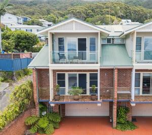 Coledale Beach Escape - Modern Comfort by the Sea