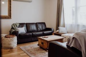 Cottage on Groom - St Marys Charm and Convenience!