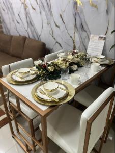 2BR Staycation in front of MOA Near Aiports Entertainment City Ayala Malls Parqal Worldtrade Center PICC Starcity SEA ESCAPE BLISS