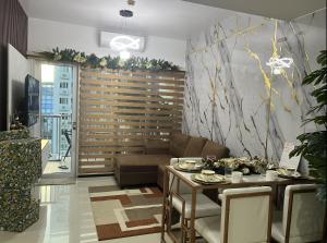 2BR Staycation in front of MOA Near Aiports Entertainment City Ayala Malls Parqal Worldtrade Center PICC Starcity SEA ESCAPE BLISS