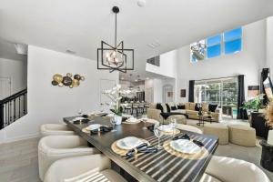 Fabulous Villa 5Bd Pool & Spa - Next to Disney 611