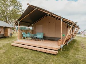 Safari tent for 6 people