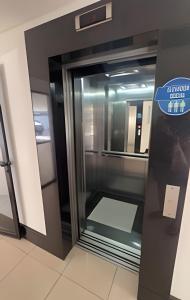 Apartamento a 300 metros da praia com piscina com vista para o mar