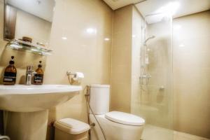 Modern 1BR Corner Unit, Pool & Gym Overlooking Cebu City Skyline - Cebu IT Park