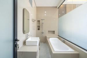 Twin Room with Kitchen & Pool in Uluwatu - No 4
