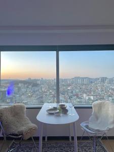 2026TOP 5 seconds walk from Hongik University Station beautiful view Room size 45m2