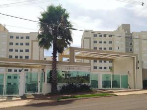 Apartamento com piscina e garagem privativa