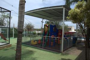 Apartamento com piscina e garagem privativa