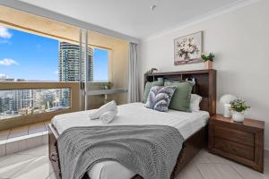 Beachfront 3BR Oasis with Views