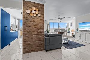 Beachfront 3BR Oasis with Views