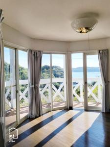 Ultra Private Off Grid Island Villa Near the Beach Mandarin Farm Setting