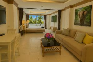 65m Patong Beach 5 Star Resort - Olympic Size Pool, Gym, Tennis