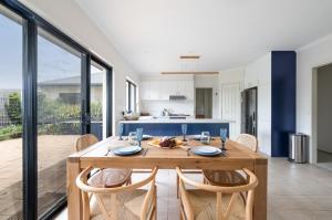 Bright & Spacious Getaway on Powell Street