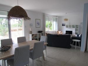 Maison rénovée proche océan, animaux admis, wifi, parking - FR-1-194-311