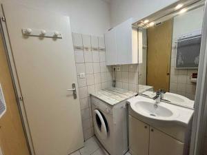 Appartement confortable au centre-ville, à 400m des plages, parking inclus - FR-1-194-305