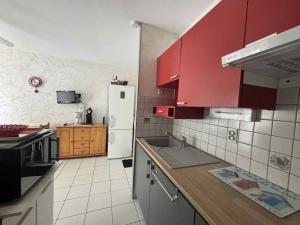 Appartement confortable au centre-ville, à 400m des plages, parking inclus - FR-1-194-305