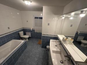 Maison rénovée près de la plage pour 8 personnes avec jardin, wifi et parking - FR-1-194-324