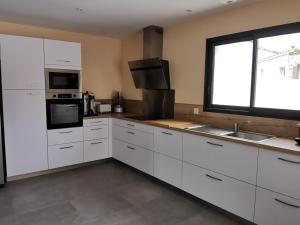 Villa neuve 130m² avec piscine chauffée, 4 chambres - FR-1-194-321