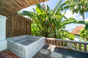 Patong Thai-style 4 Bedrooms Private Pool Sunset View Deck 6 Minutes to the Beach
