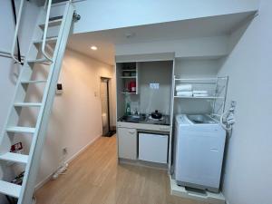 5 min to Shinjuku, 1 min walk to Shinnakano Station, Room 102