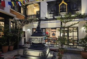 Central Courtyard - Heritage Hötel & Artisan Café
