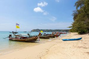 Holiday Villa 2-BR J10, Private Pool, Rawai Beach