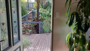 Ferntree Hollow - private, peaceful, walk to town