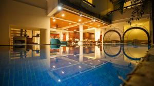 Cheers Social Apartment & Hotel