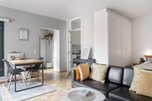 Bright Downtown Studio at Great Location